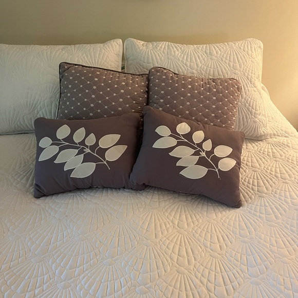 Set of 4 accent pillows - Picture 1 of 6
